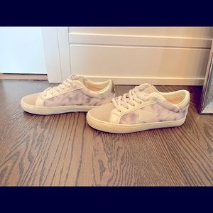 Vintage Havana White Sneakers with Tie Dye and Star Detail. Size 8.5